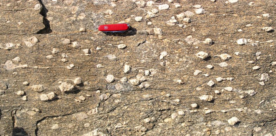 Sinistral stair-stepping, feldspar phenocrysts