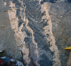 leucogranite, Comb Layering